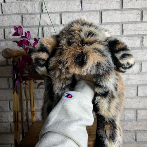 SPIRITHOODS LEOPARD FAUX FUR HOOD - Picture 6 of 13